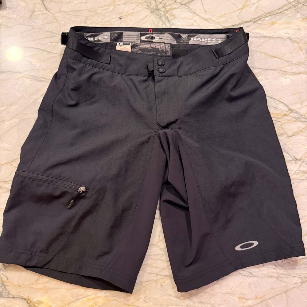 Oakley Echo Mens Mountain Bike Shorts Black size 30 great condition